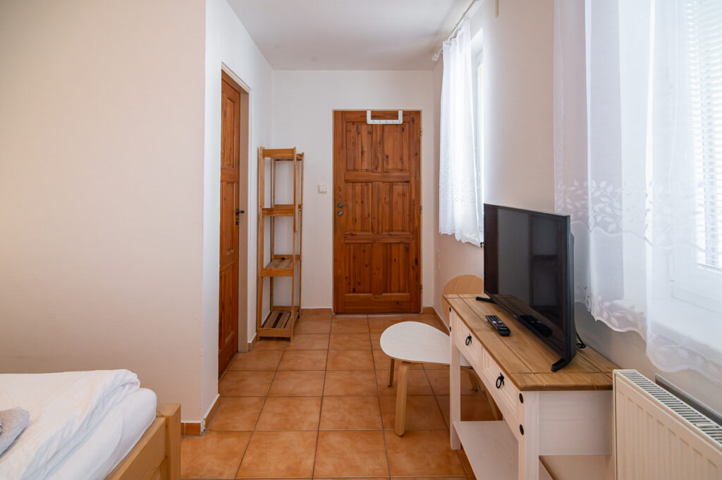 _DSC9237-HDR dvoulůžkový pokoj 1
